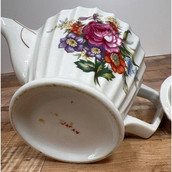 Vintage Japan Floral Porcelain Teapot With Gold Trim & Lid Scalloped Design - Picture 6 of 6